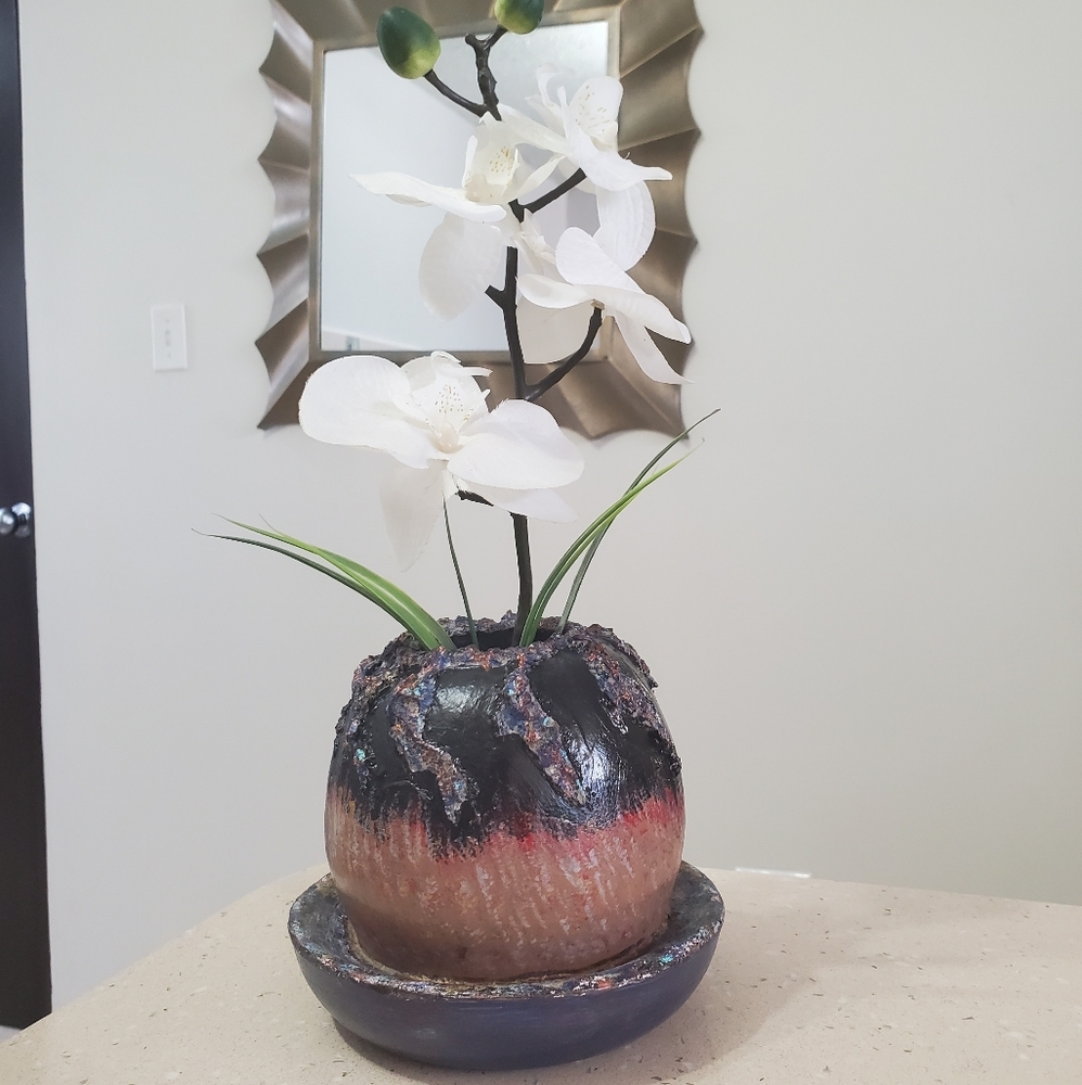 Enthralling Vase (BlueSaucer)